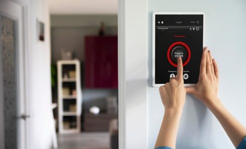 Jak inteligentne systemy zabezpieczeń mogą poprawić komfort i bezpieczeństwo w naszym domu?